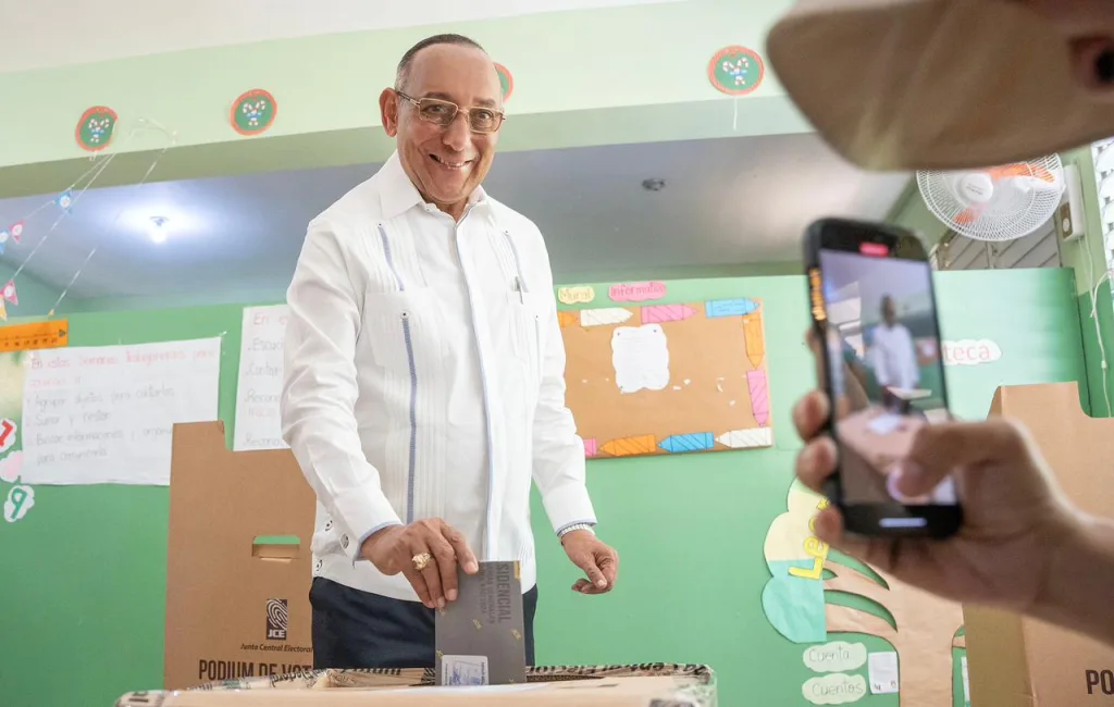 Rafa Santos destaca la importancia del voto responsable y temprano en las elecciones